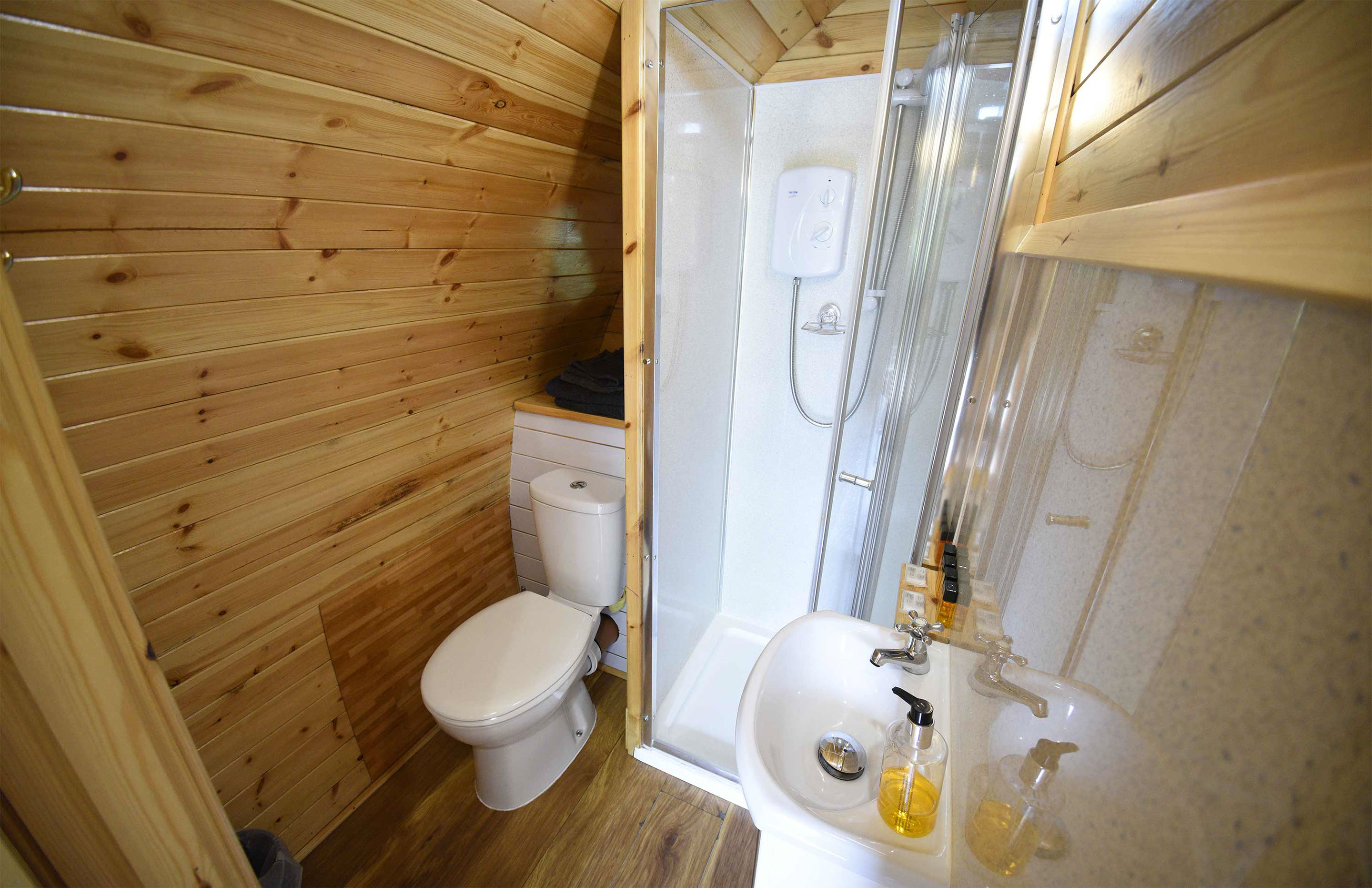 Thistle Dubh Dandy is an open plan self catering accommodation in Portree with modern facilities