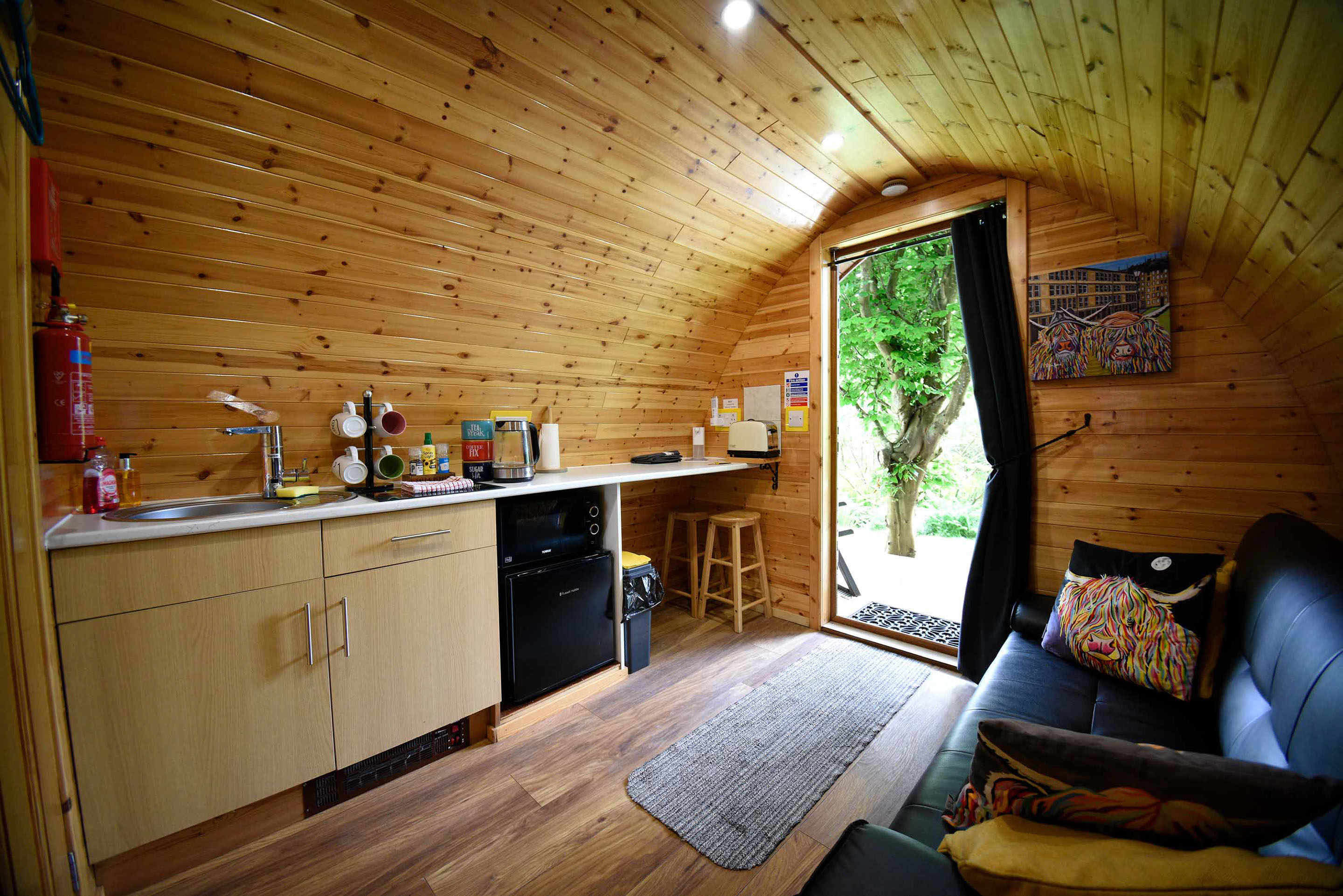 Thistle Dubh Dandy is an open plan self catering accommodation in Portree with modern facilities