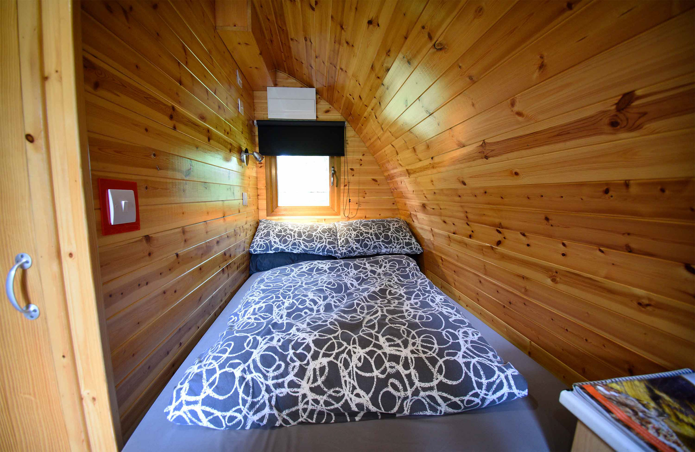 Thistle Dubh Dandy is an open plan self catering accommodation in Portree with modern facilities